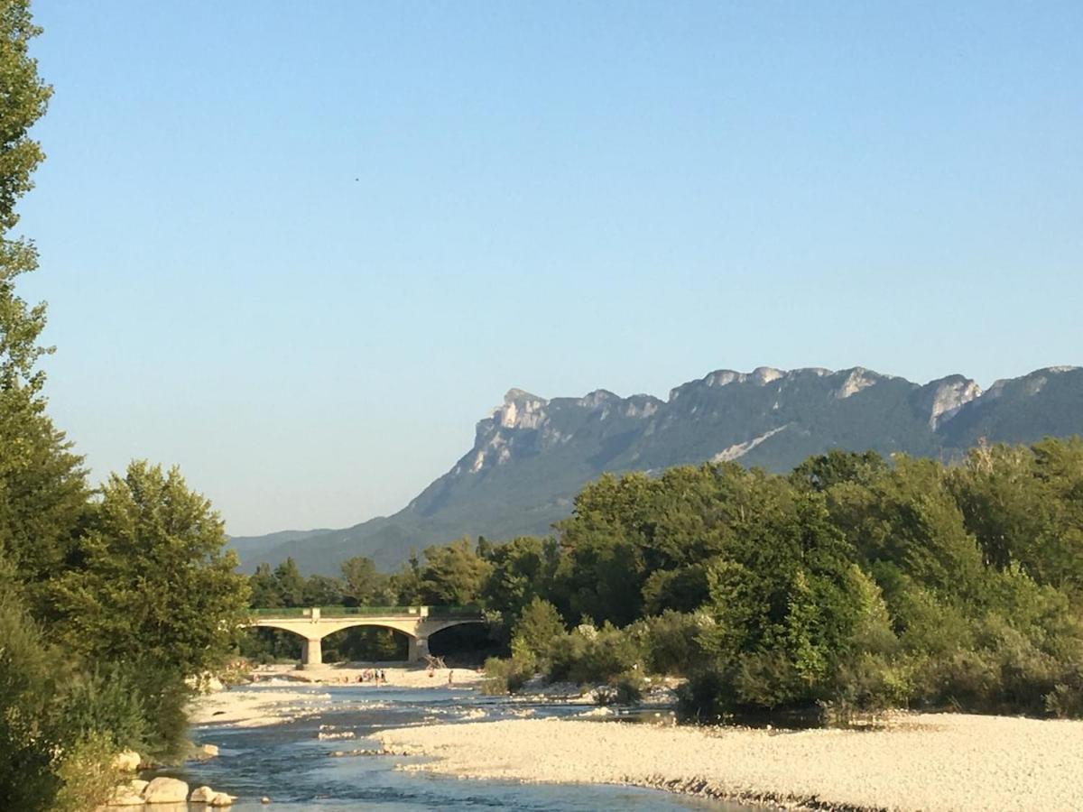 Maison De Vacances Avec Ses Petits Chalets Aouste-sur-Sye Esterno foto