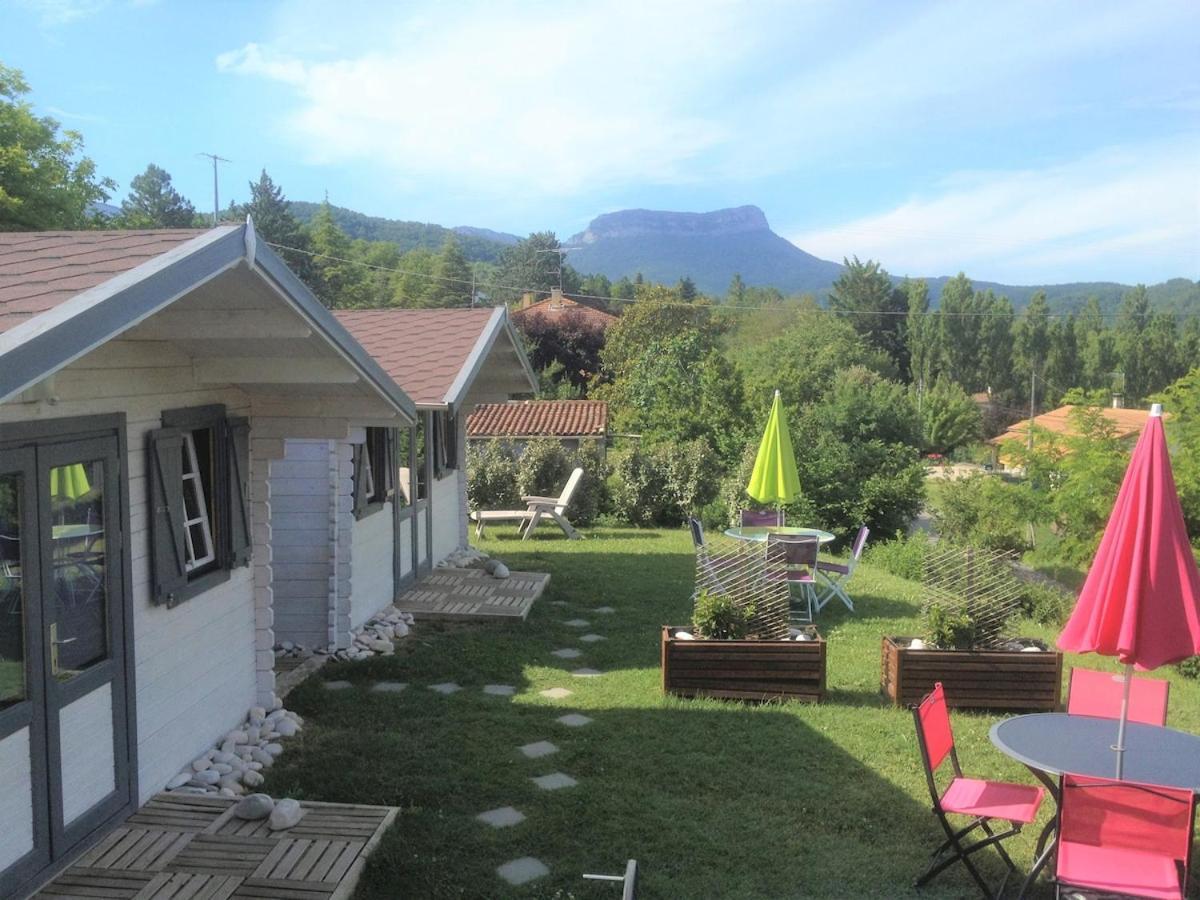 Maison De Vacances Avec Ses Petits Chalets Aouste-sur-Sye Esterno foto