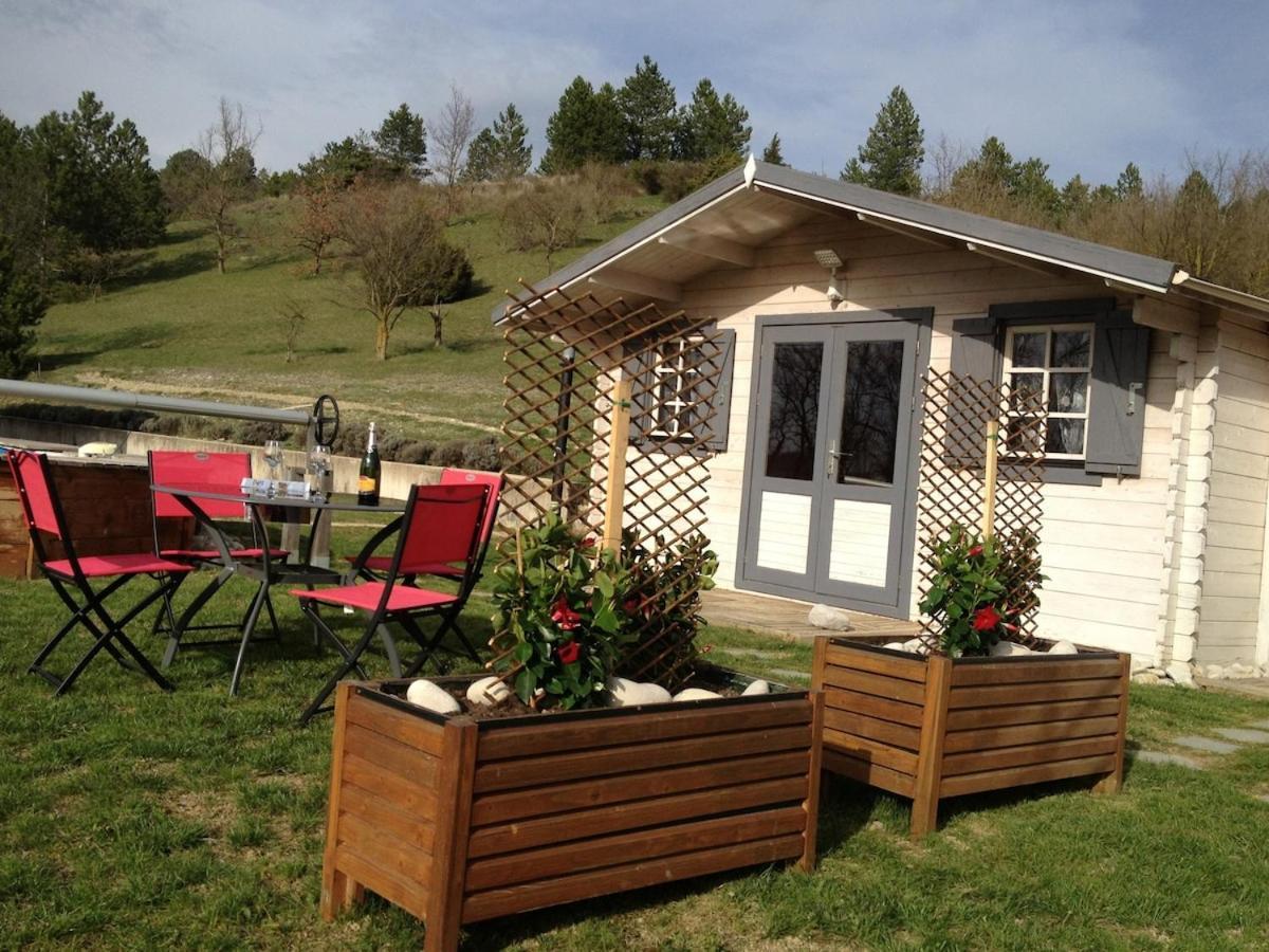 Maison De Vacances Avec Ses Petits Chalets Aouste-sur-Sye Esterno foto