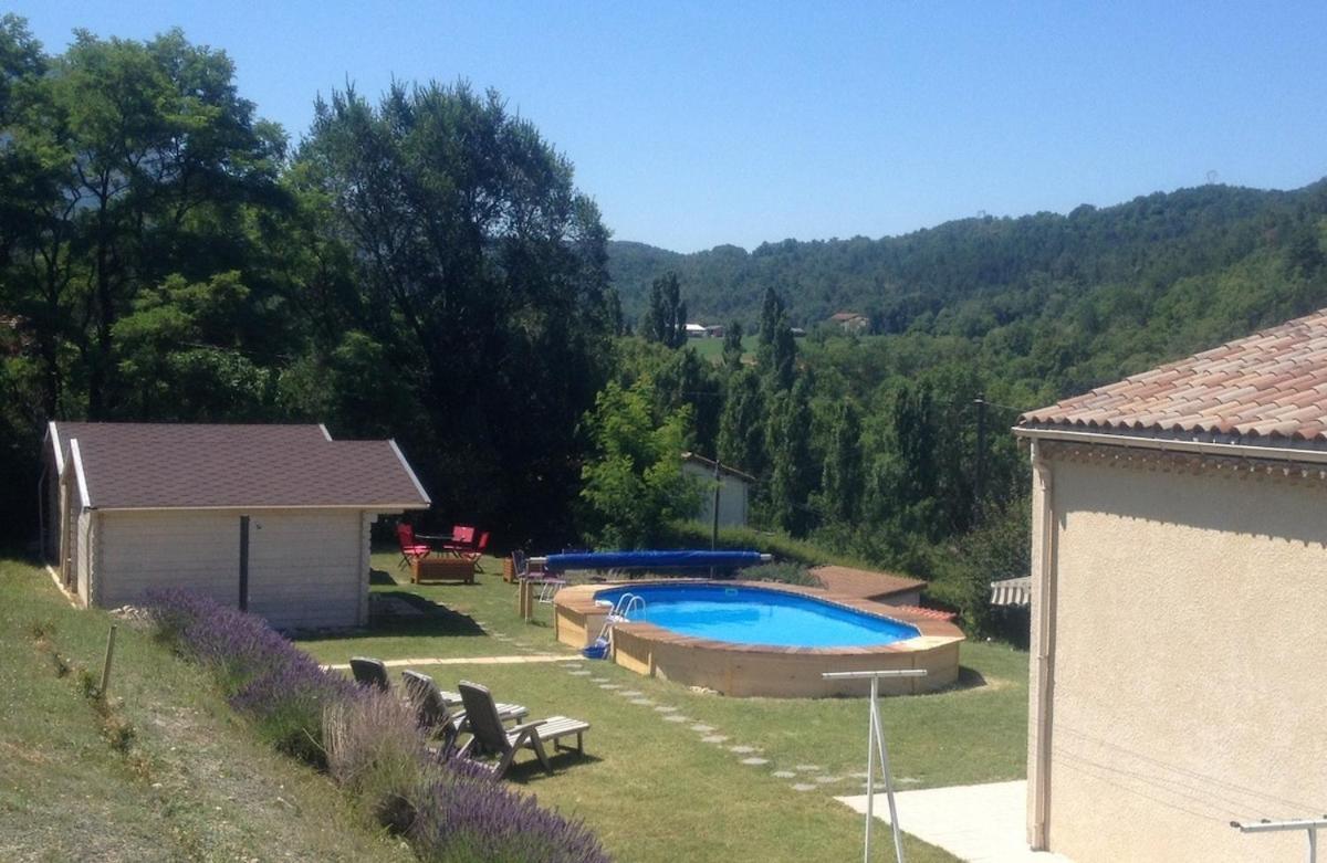 Maison De Vacances Avec Ses Petits Chalets Aouste-sur-Sye Esterno foto