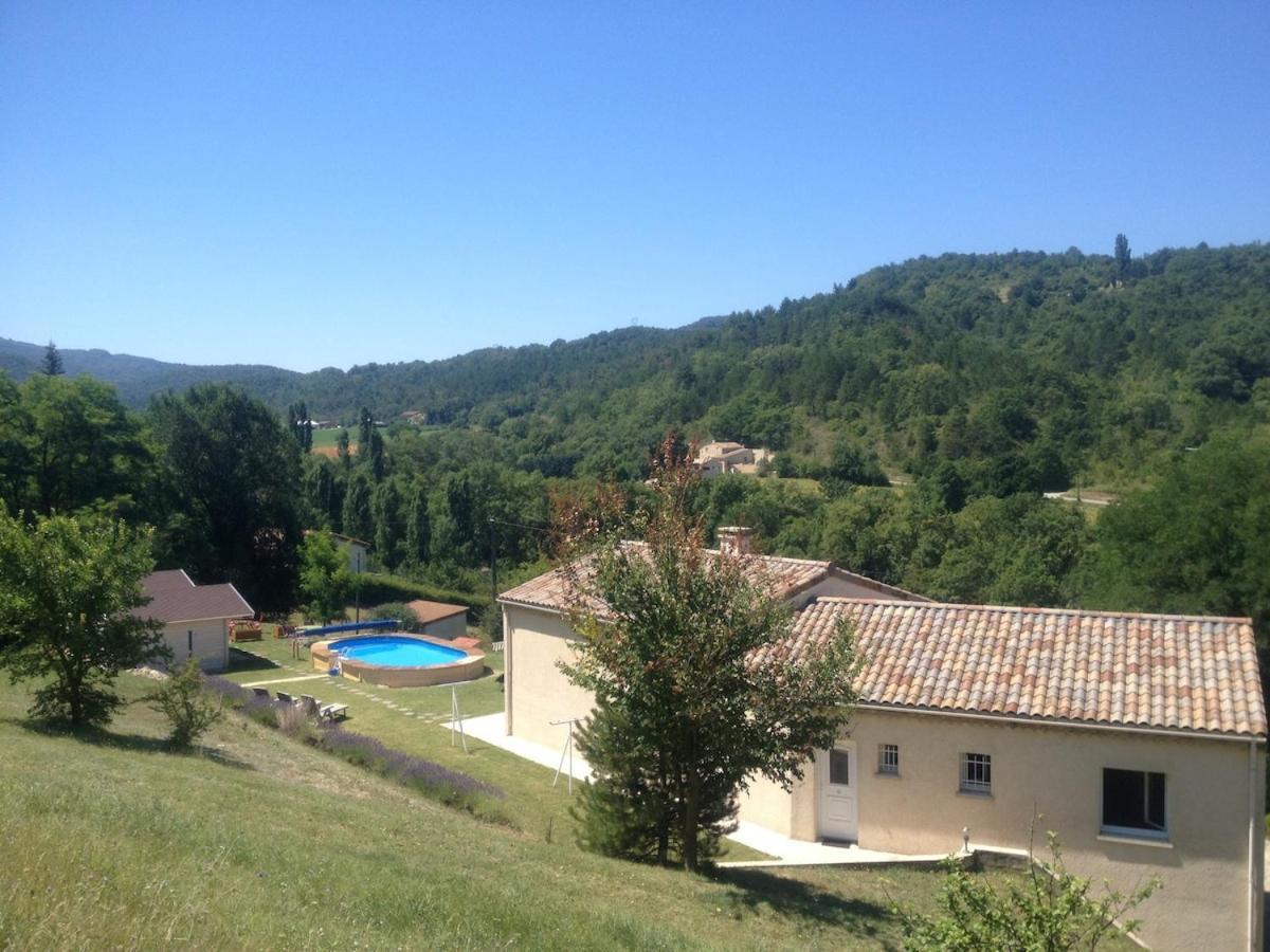 Maison De Vacances Avec Ses Petits Chalets Aouste-sur-Sye Esterno foto